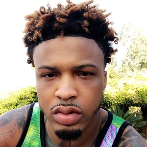 Sänger August Alsina kann plötzlich nicht mehr laufen!