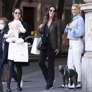 Aurora Ramazzotti kauft mit Mama Michelle schon Babysachen