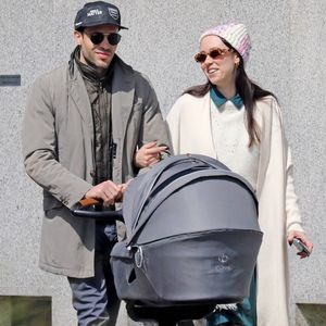 Zu dritt: Aurora Ramazotti spaziert mit ihren Liebsten!