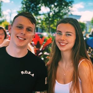 Sydneys Bruder verstreut ihre Asche am Lieblingsort
