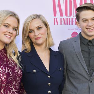 Reese Witherspoon bekommt Beauty-Tipps von ihrer Tochter Ava