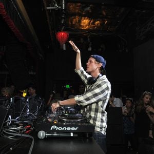Verstorbener Avicii wird mit super-realer Wachsfigur geehrt!