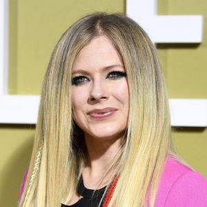 Süße Fotos: Avril Lavigne knutscht ihren Freund am Strand!