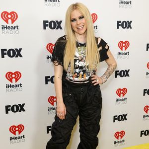 Neue Liebe? Avril Lavigne küsst unbekannten Mann im Urlaub