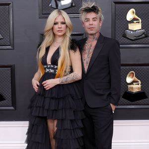 Avril Lavignes Ex-Verlobter Mod Sun beim Knutschen erwischt