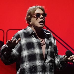 Trotz tauber Gesichtshälfte: Axl Rose rockt drei Stunden