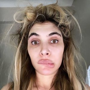 Ayda Field amüsiert mit einem ehrlichen Morgen-Selfie!
