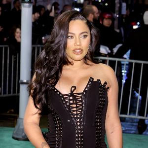 Wow! Schwangere Ayesha Curry strahlt auf dem roten Teppich