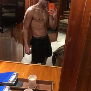 Heißes Spiegelbild: Rapper Bad Bunny zeigt sein Sixpack