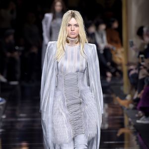 Dicker Eiterpickel am Kinn! Kendall Jenner herrlich normal