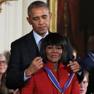 Obama, Oprah und viele weitere Stars trauen um Cicely Tyson
