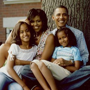 Michelle Obama plaudert über das Datingleben ihrer Töchter