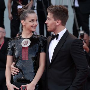 Niedlicher Paar-Auftritt: Barbara Palvin und Dylan turteln