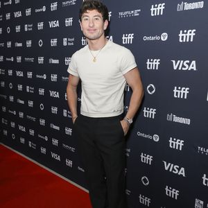 Barry Keoghan knutscht mit Sabrina-Carpenter-Doppelgängerin
