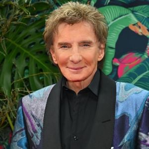 Barry Manilow muss nach seiner Krebs-OP "neu atmen lernen"