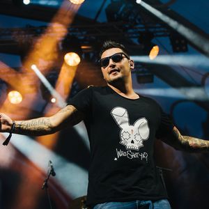 Schmerzen! Bass Sultan Hengzt quält sich selbst