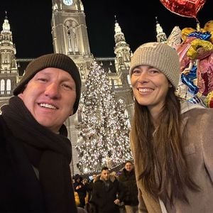 Ana Ivanović strahlt ungeschminkt neben Basti Schweinsteiger