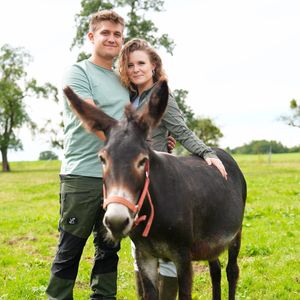 "Bauer sucht Frau"-Yannik und Michelle kuscheln im Kuhstall