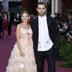 2021 verlobt: Douglas Booth und seine Bel haben geheiratet!