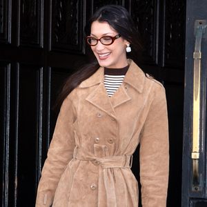 Bella Hadid beeindruckt mit coolem Look im Western-Chic