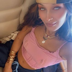 Bella Hadid feierte ihren 24. Geburtstag im Privatflugzeug