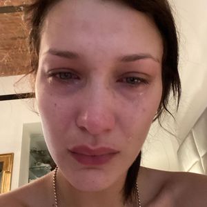 Tränen-Selfies: Bella Hadid erzählt von ihren Angstattacken