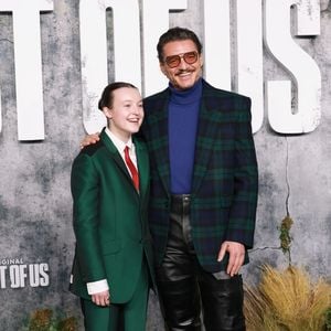 Pedro Pascal und Bella Ramsey posieren stylish bei Premiere