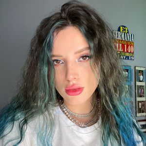 Blaue Veränderung: Bella Thorne wagt ein krasses Umstyling!