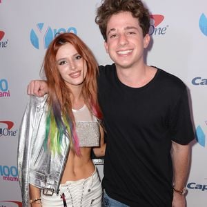 Bella Thorne macht Ex-Flirt Charlie Puth schwere Vorwürfe