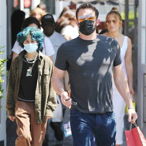 Familienzeit: Ben und J.Lo schlendern mit Emme über Markt