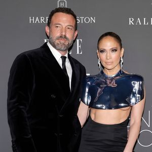 Nach angeblichem Kuss mit Ben: J.Lo strahlt bei Spaziergang