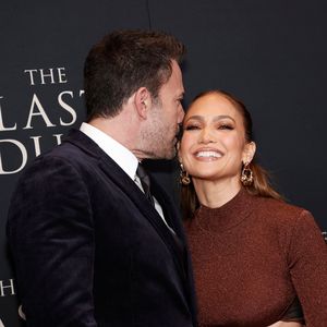Jennifer Lopez und ihr Ben Affleck kuscheln im Kürbisfeld