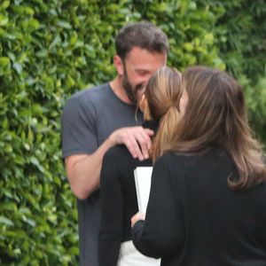 Süß! Hier busseln J.Lo und Ben Affleck vor seinem Haus