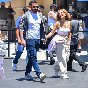 Ben Affleck und J.Lo mit ihren Kindern bei Theateraufführung