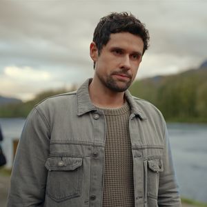 Ben Hollingsworth verletzt sich bei Sexszene auf Motorrad