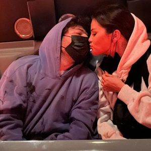 Benny Blanco und Selena Gomez turteln verliebt im Disneyland