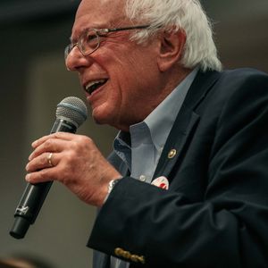 Mega-Meme-Hype: Nun spricht Bernie Sanders über sein Outfit