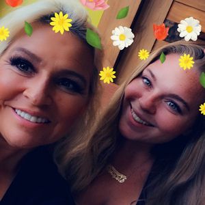 Cecily Chapman trägt Hochzeitskleid ihrer Mutter Beth (†51)