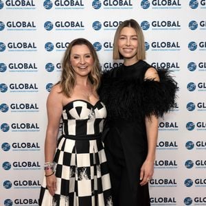 Beverley Mitchell und Jessica Biel feiern eine Mini-Reunion