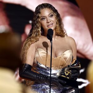 Nach Rekord-Gewinn: Beyoncé nahm ihre Grammys mit ins Bett