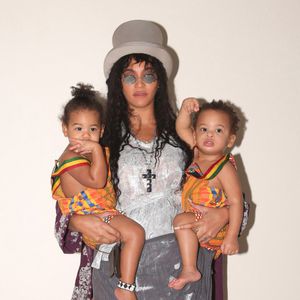 Foto mit Rumi und Sir: Beyoncé kopiert Lisa Bonets Look