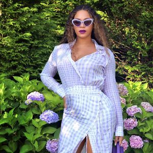 Fans rätseln: Verhüllt Beyoncé in diesem Look Babybauch?