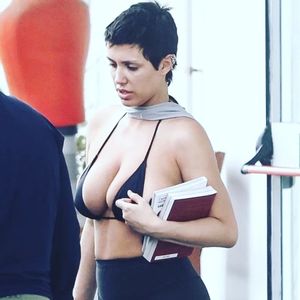 Hier ist Bianca Censori trotz freizügigen Outfits willkommen