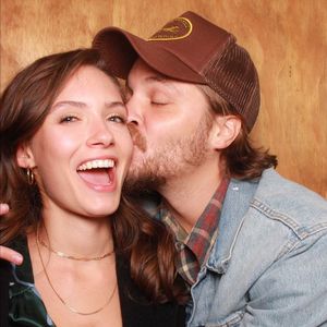 "Yellowstone"-Star Luke Grimes zum ersten Mal Vater geworden