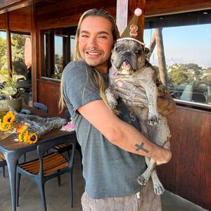 Sie mochte den Hund nicht: Bill Kaulitz wütend auf Airline