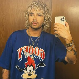 Was geht da? Hier knutscht Bill Kaulitz mit YouTuber rum!