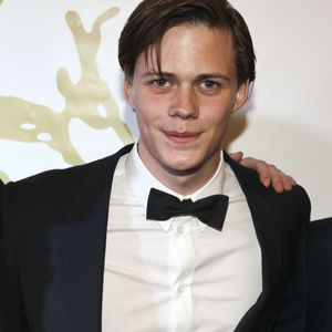 Gruseliger Herzensbrecher in "Es": Wer ist Bill Skarsgård?