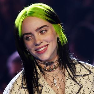 So niedlich feiert Billie Eilish den Geburtstag ihres Hundes