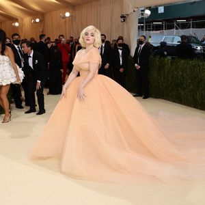 XXL-Schleppe: Stiehlt Billie Eilish bei Met Gala die Show?