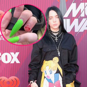 Alles blutig: Billie Eilish reißt sich künstlichen Nagel ab